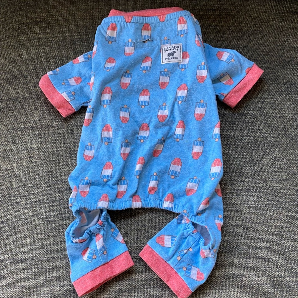Ridiculously cute Canada Pooch rocket pop onesie! Sz 10